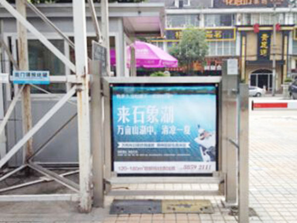 智能人行通道广告门全新起航